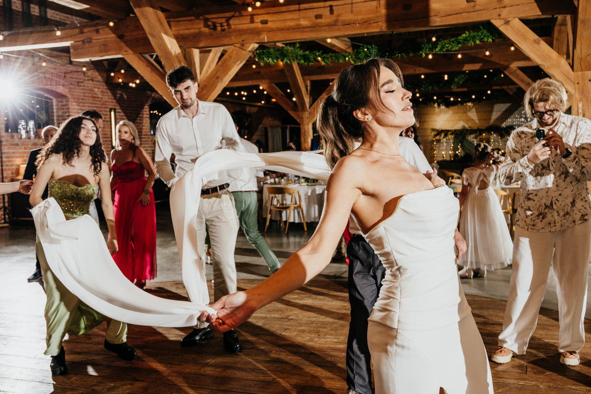 reportaż ślubny Oklaski Stanisławie parkiet