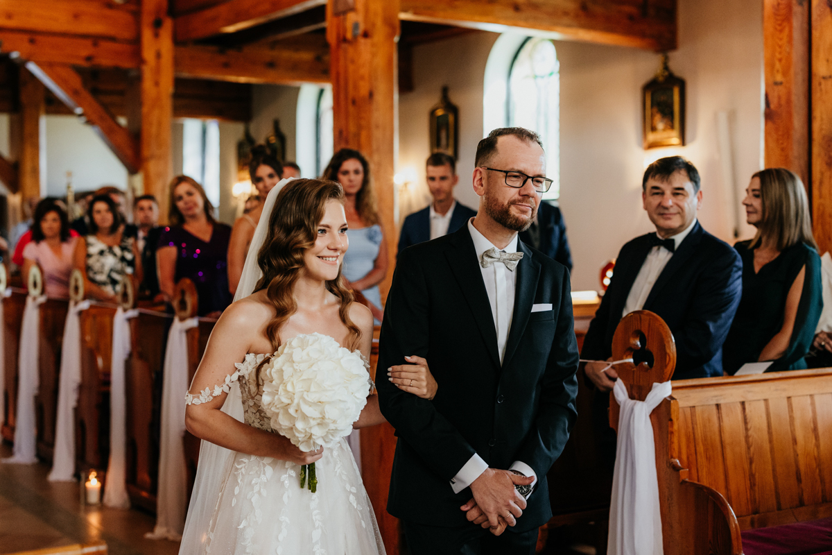 ślub kościelny para młoda Kaszuby emocje