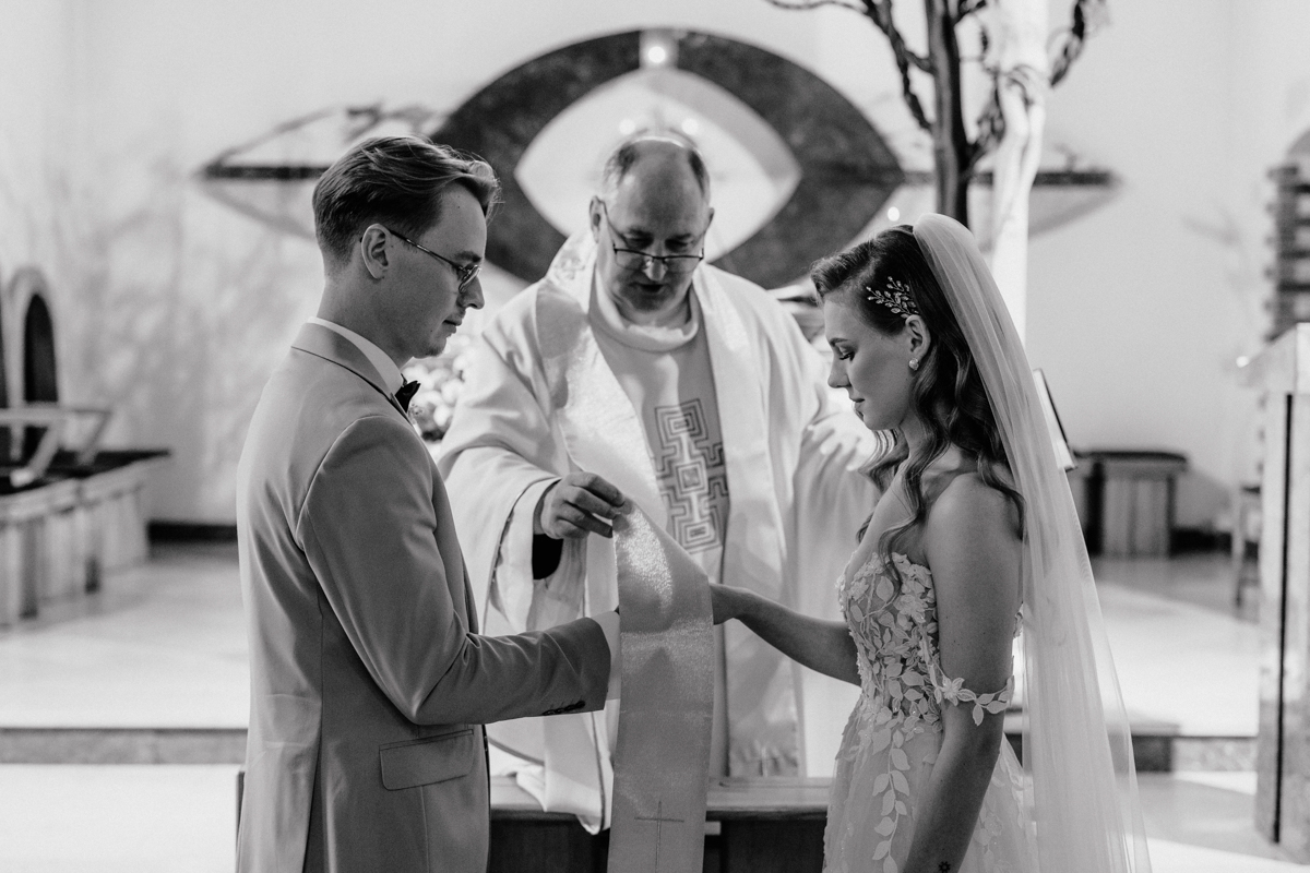 ślub kościelny para młoda Kaszuby emocje