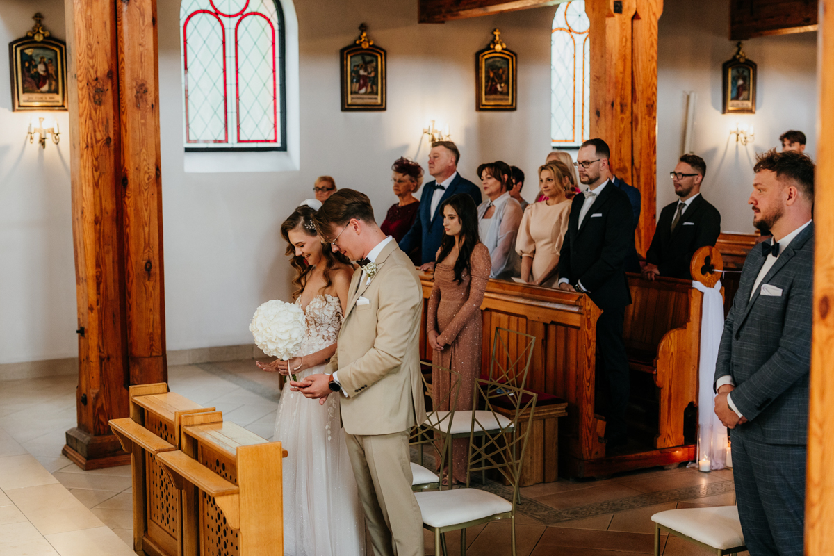 ślub kościelny para młoda Kaszuby emocje