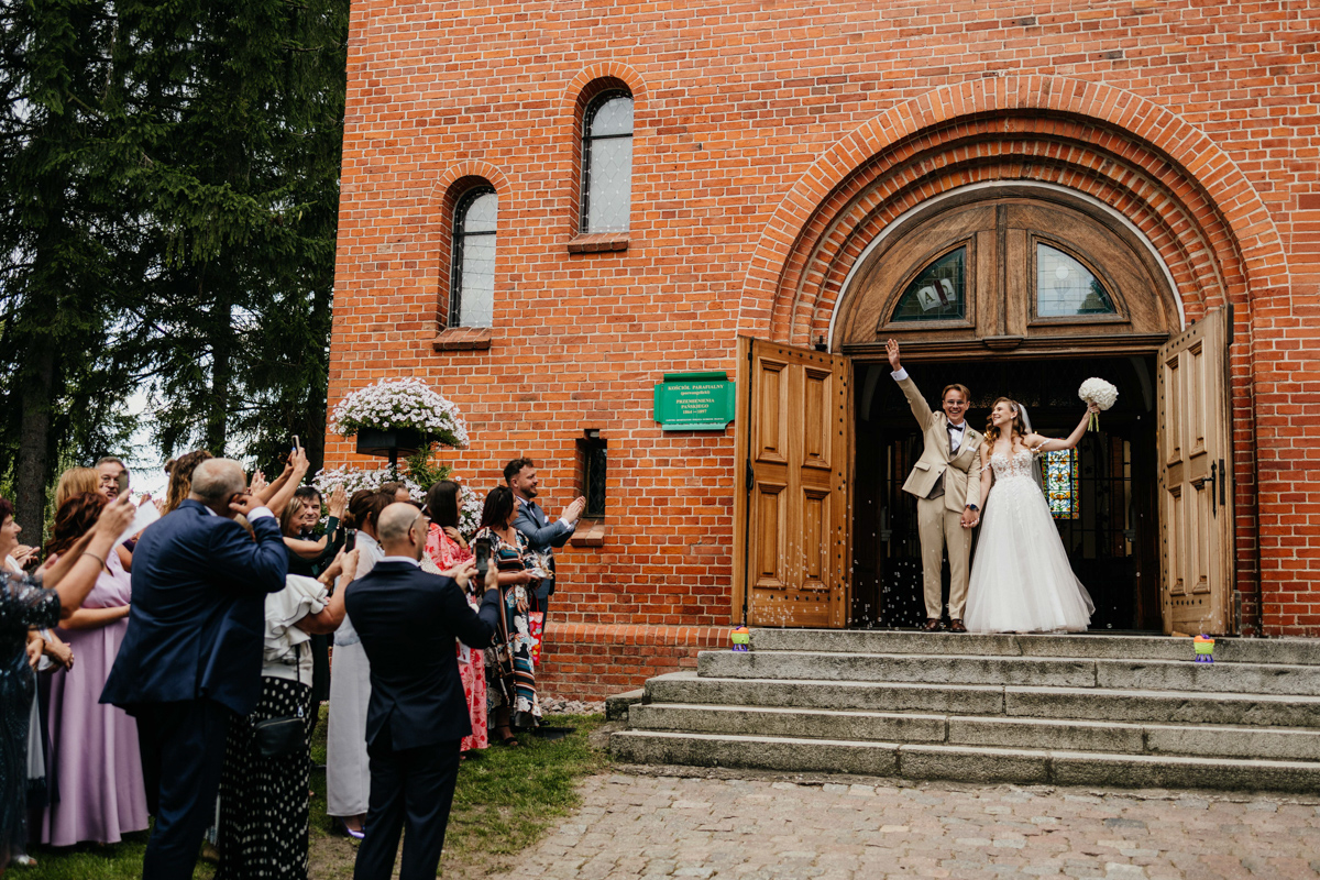 ślub kościelny para młoda Kaszuby emocje