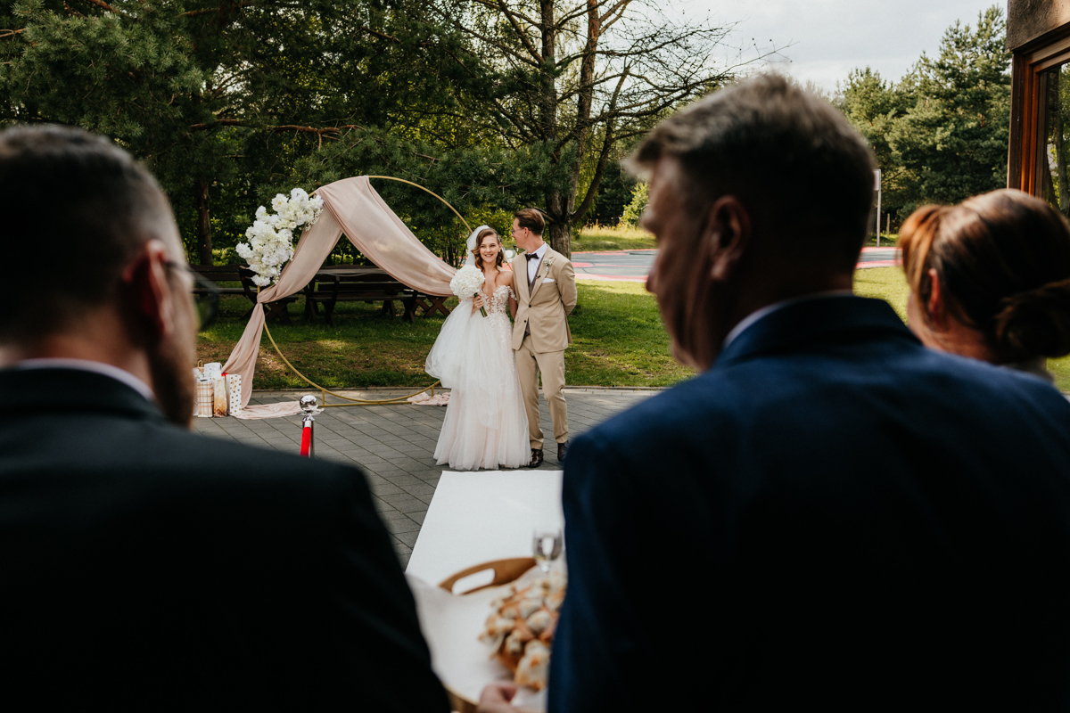 wesele wejście pary młodej Osada 49