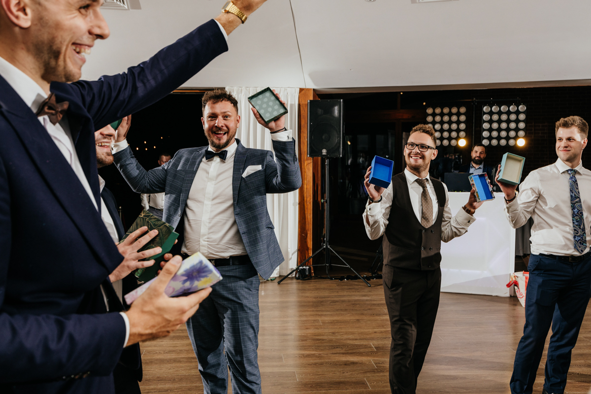 fotograf ślubny Osada 49 oczepiny